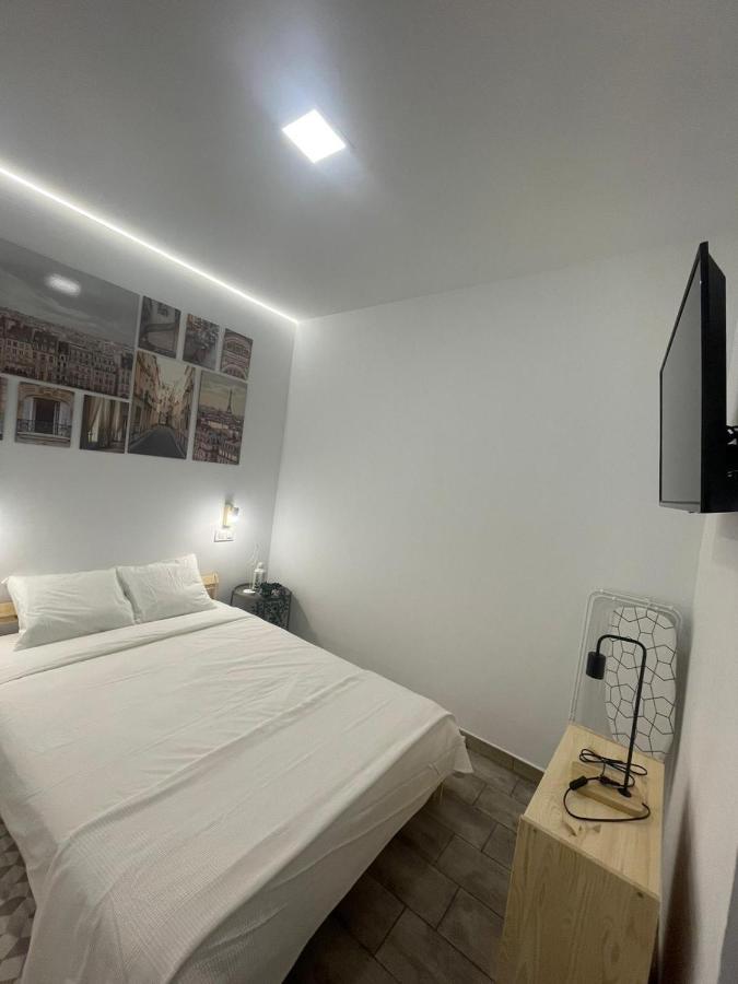 Apartamentos Jap Villaamil Madrid Bagian luar foto