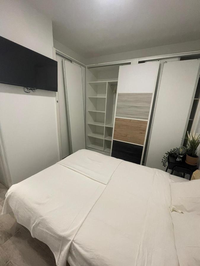 Apartamentos Jap Villaamil Madrid Bagian luar foto